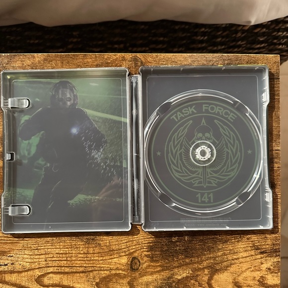 New Call of Duty MW Steelcase - Picture 3 of 3